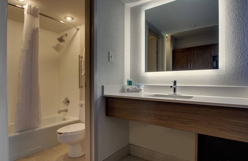 Wapakoneta Hotel | Comfortable Stay at Holiday Inn Express & Suites Wapakoneta