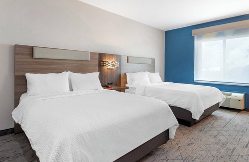 Alice Hotel | Discover Holiday Inn Express & Suites Alice: Family-Friendly Stay