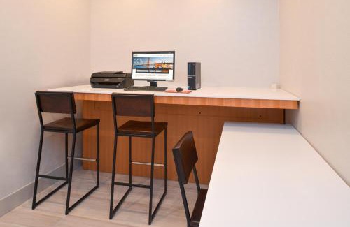 McNeil Hotel | Comfort Stay at Holiday Inn Express & Suites Austin NW
