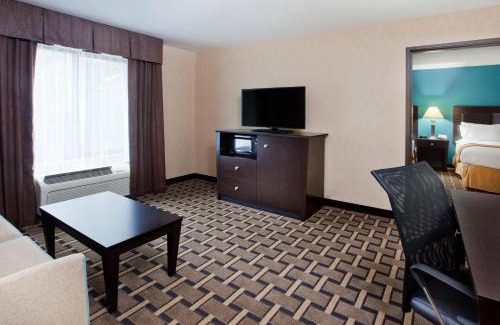 Buford Hotel | Relax at Holiday Inn Express & Suites Buford NE - Lake Lanier