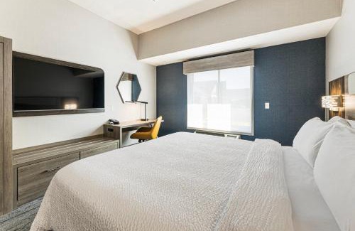 Buford Hotel | Relax at Holiday Inn Express & Suites Buford NE - Lake Lanier