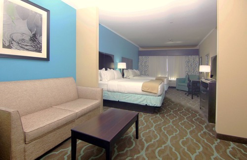 Cuero Hotel | Discover Comfort at Holiday Inn Express & Suites Cuero