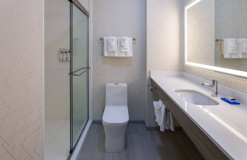 Monaca Hotel | Discover Holiday Inn Express & Suites with Pool and Breakfast
