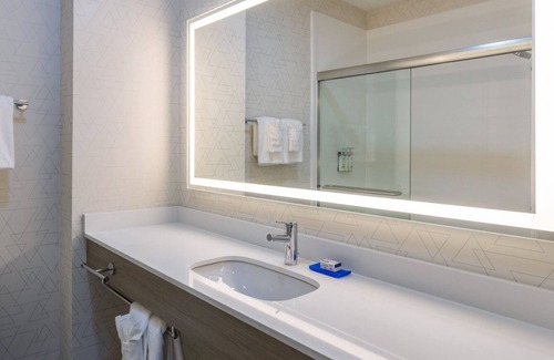 Monaca Hotel | Discover Holiday Inn Express & Suites with Pool and Breakfast