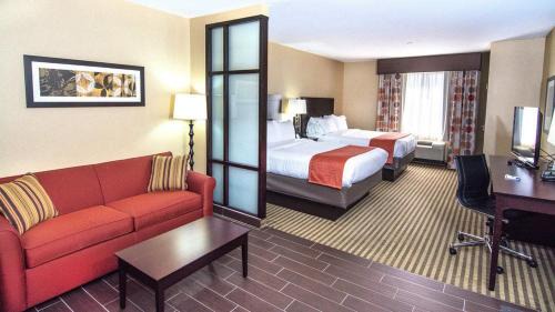 Elkton Hotel | Comfortable Stay at Holiday Inn Express Elkton - University Area