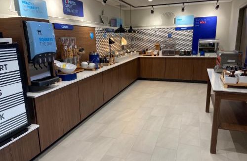 Elyria Hotel | Comfortable Getaway at Holiday Inn Express & Suites Elyria