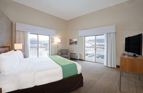 Fraser Hotel | Discover Holiday Inn Express & Suites Fraser - Guest Rated 9/10