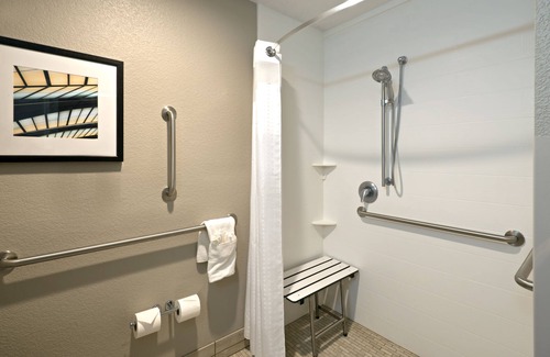 Fraser Hotel | Discover Holiday Inn Express & Suites Fraser - Guest Rated 9/10