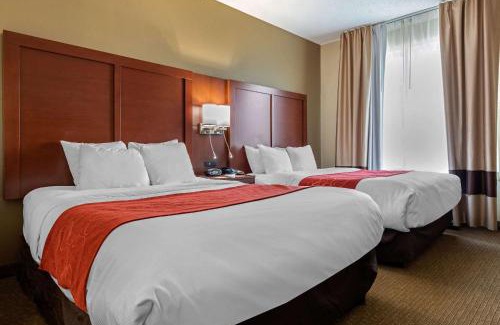 Mount Saint Joseph Hotel | Modern Comfort Suites Near Cincinnati Airport with Pool Access