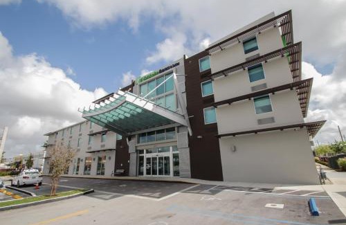 Seybold Hotel | Relax at Holiday Inn Express Miami Airport with Pool & Hot Tub
