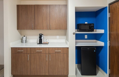 West Hotel | Discover Comfort at Holiday Inn Express & Suites N Waco Area