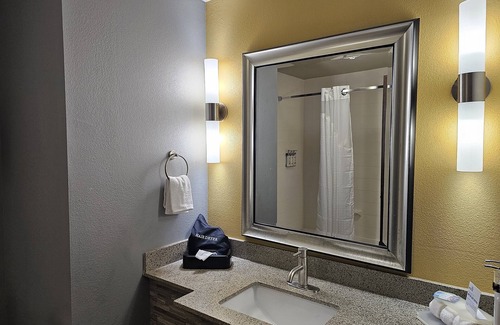 Perry Hotel | Experience Comfort at Holiday Inn Express & Suites Perry