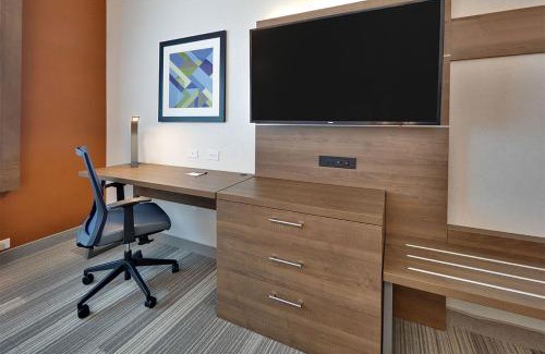 Plano Hotel | Guest Rated: Holiday Inn Express & Suites Plano East