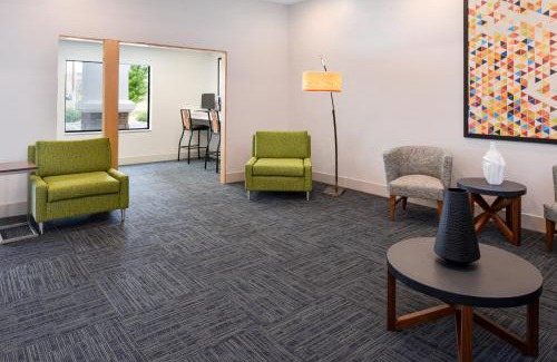 Pueblo Hotel | Explore Holiday Inn Express & Suites Pueblo with Pool Access