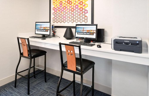 Pueblo Hotel | Explore Holiday Inn Express & Suites Pueblo with Pool Access
