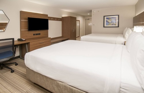 Plano Hotel | Comfortable Retreat at Holiday Inn Express & Suites Plano West