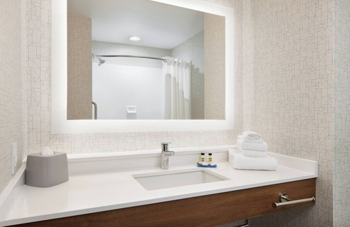Salem Hotel | Discover Comfort at Holiday Inn Express & Suites Salem