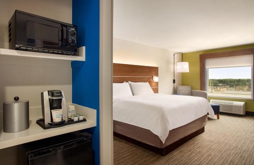 Searcy Hotel | Comfortable Stay at Holiday Inn Express & Suites Searcy