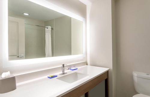 Searcy Hotel | Comfortable Stay at Holiday Inn Express & Suites Searcy