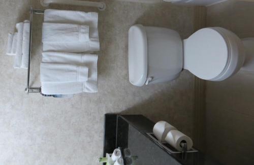 Topeka Hotel | Discover Holiday Inn Express & Suites Topeka West I-70