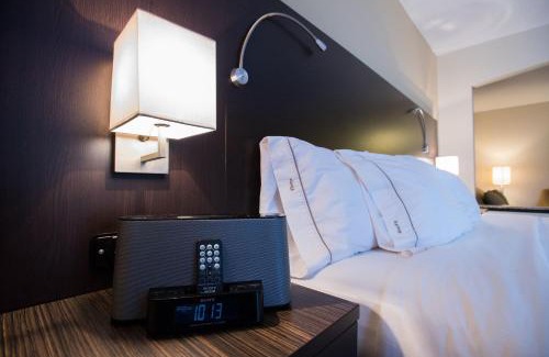 Topeka Hotel | Discover Holiday Inn Express & Suites Topeka West I-70