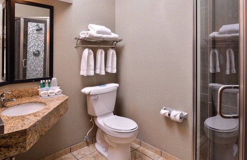 Topeka Hotel | Experience Comfort at Holiday Inn Express & Suites Topeka