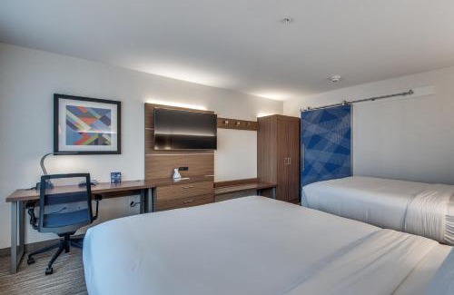 Dallas Hotel | Relax at Holiday Inn Express & Suites Dallas North - Addison