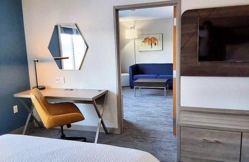 Antigo Hotel | Comfortable Stay at Holiday Inn Express & Suites Antigo
