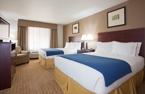 Antigo Hotel | Comfortable Stay at Holiday Inn Express & Suites Antigo