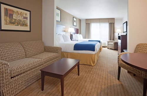 Antigo Hotel | Comfortable Stay at Holiday Inn Express & Suites Antigo