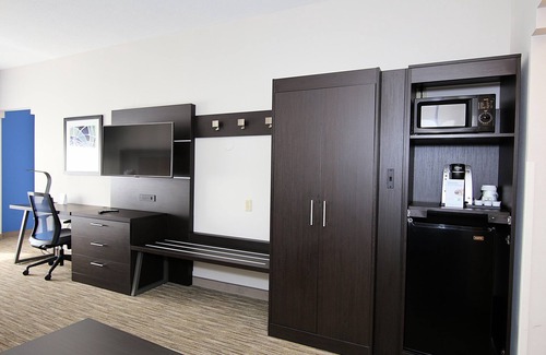 Ashland Hotel | Experience Comfort at Holiday Inn Express & Suites Ashland