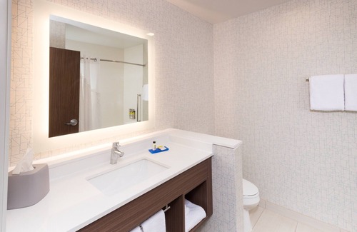 Auburn Hotel | Welcoming Holiday Inn Express & Suites Auburn with Pool & Spa