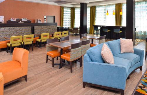 Sweetbriar Hotel | Relax at Holiday Inn Express & Suites Austin South