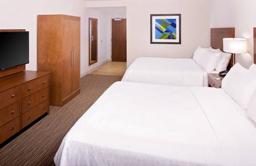 Red River Cultural District Hotel | Discover Holiday Inn Express & Suites Austin Downtown
