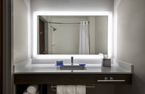 North Belmont Hotel | Convenient Stay at Holiday Inn Express Charlotte Belmont