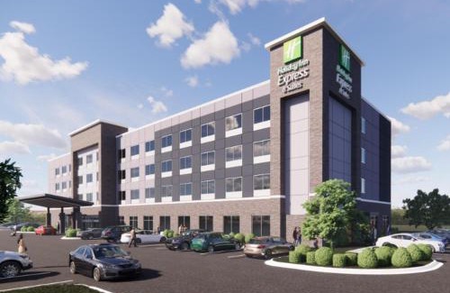 Benson Hotel | Relax at Holiday Inn Express & Suites Benson with Oceanfront Views