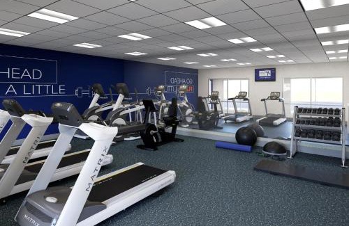 Benson Hotel | Relax at Holiday Inn Express & Suites Benson with Oceanfront Views