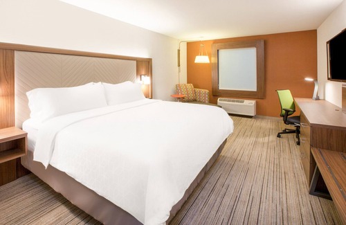 Blythe Hotel | Inviting Holiday Inn Express & Suites Blythe with Pool Access