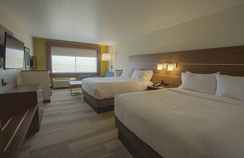 Boise Hotel | Comfortable Stay at Holiday Inn Express & Suites Boise Airport