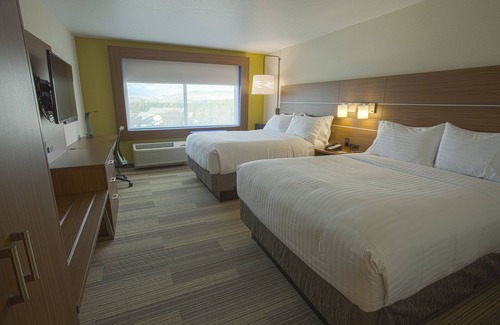 Boise Hotel | Comfortable Stay at Holiday Inn Express & Suites Boise Airport