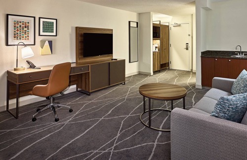 Westside Hotel | Convenient Stay at Holiday Inn Express Charleston Westedge