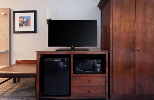 Covington Hotel | Explore Comfort at Holiday Inn Express & Suites Cincinnati