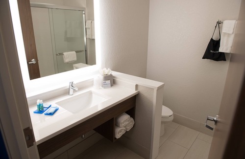 Dayton Hotel | Top-Rated Holiday Inn Express & Suites Dayton North