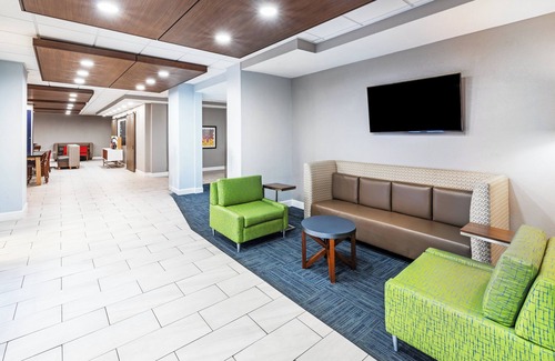 Amistad National Recreational Area Hotel | Del Rio's Holiday Inn Express: Top-Rated with Pool & Spa
