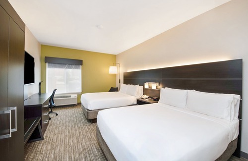 Delafield Hotel | Guest Approved Holiday Inn Express & Suites Delafield