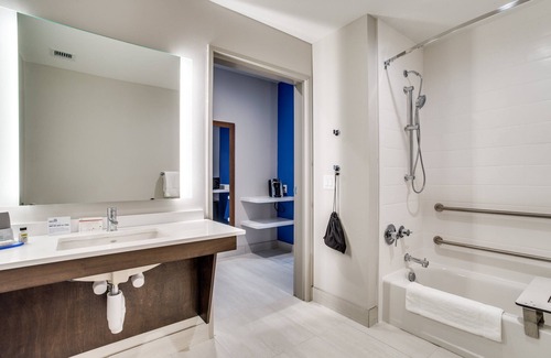 Denton Hotel | Comfortable Stay at Holiday Inn Express Denton South