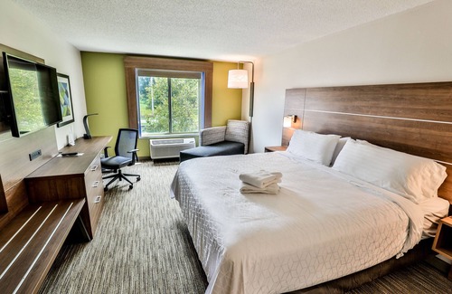 Dickson Hotel | Enjoy Comfort at Holiday Inn Express & Suites Dickson
