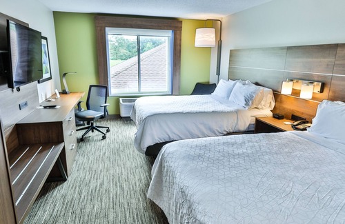 Dickson Hotel | Enjoy Comfort at Holiday Inn Express & Suites Dickson