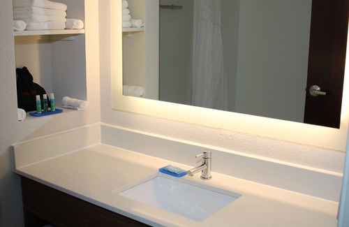 Douglas Hotel | Discover Holiday Inn Express & Suites Douglas: Family-Friendly Stay