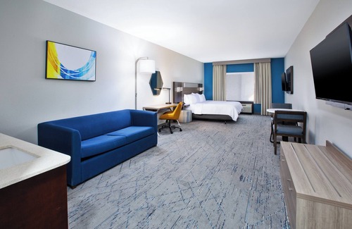 Duncan Hotel | Top-Rated Holiday Inn Express & Suites Duncan with Pool